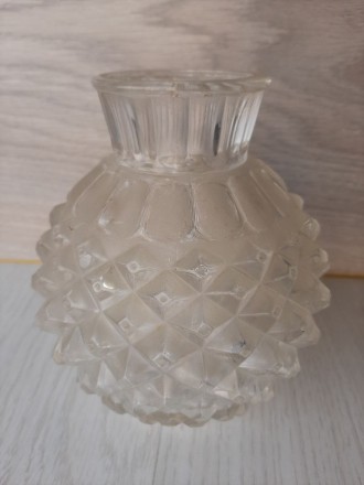 Стеклянная ваза в форме шара (Винтаж, Германия)

Высота 14,5 см
Ширина 13 см. . фото 2