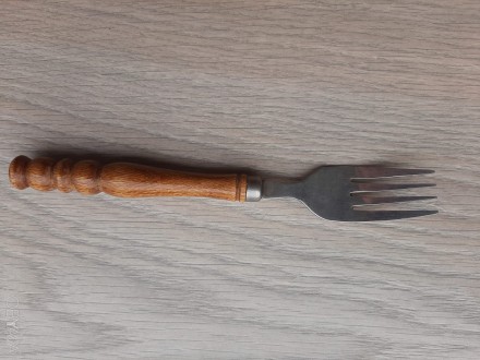 Винтажные вилки с деревянной ручкой ROSTFREI

Привезены из Германии
Длина 17,. . фото 4