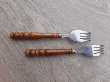 Винтажные вилки с деревянной ручкой ROSTFREI

Привезены из Германии
Длина 17,. . фото 3