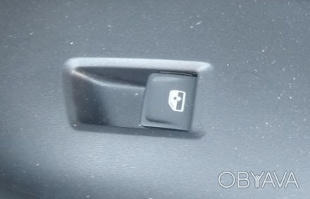 Управление стеклоподъемником задний правый VW Jetta USA 2019
Код запчасти: 5G0-9. . фото 1