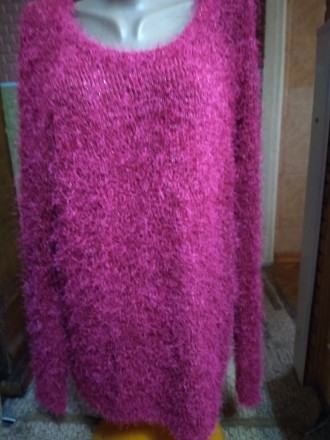 Женский мягкий большой свитер малинового цвета. Длина спереди 65 см, сзади 73см.. . фото 2