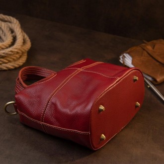 Компактна жіноча червона сумка з натуральної шкіри флотар. Сумку можна носити в . . фото 3
