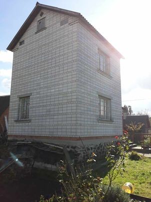 Добротний цегляний будинок на високому фундаменті з бутового каменю. На вікнах г. Червоноград. фото 5