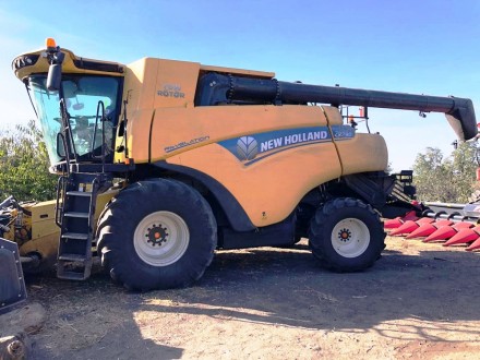 Комбайн зернозбиральний New Holland CR 7.90. Суми. фото 1 Комбайн зернозбиральний New Holland CR 7.90. Суми. фото 1