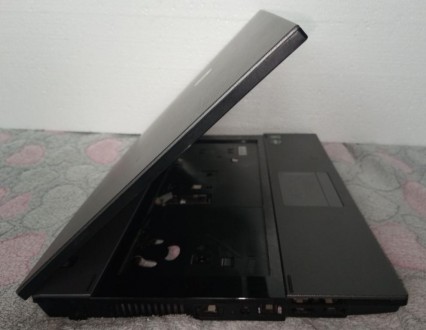 Корпус з ноутбука HP 625 (9)

В комплекті кришка, рамка та петлі матриці, сере. . фото 4
