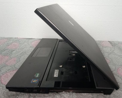 Корпус з ноутбука HP 625 (9)

В комплекті кришка, рамка та петлі матриці, сере. . фото 3