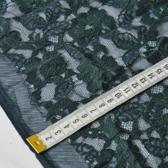 Красива ошатна тканина для урочистого одягу. Має прозору основу та вишукане ажур. . фото 5