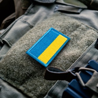 Тканинний шеврон, виготовлений як національний прапор України. По краю прошитий . . фото 5