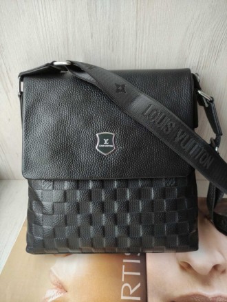 
 
 Стильная мужская сумка Louis Vuitton.
Материал: натуральная кожа.
Отделения:. . фото 4
