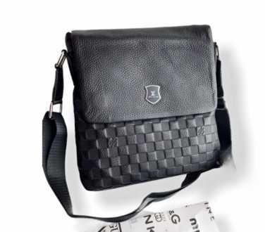 
 
 Стильная мужская сумка Louis Vuitton.
Материал: натуральная кожа.
Отделения:. . фото 2
