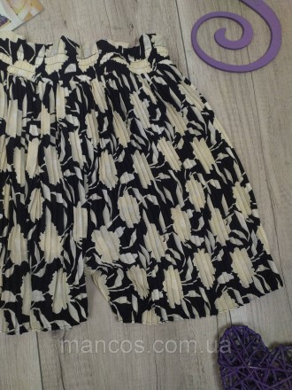 Черно-кремовые плиссированные шорты-бермуды Zara с цветочным принтом
Состояние: . . фото 7