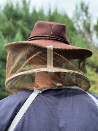 Ковбойская шляпа для пчеловода с защитной сеткой по кругу и фиксирующими подтяжк. . фото 5