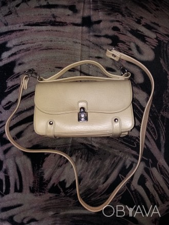 Элегантная женская маленькая сумочка, из качественного кожзама цвета светлый беж. . фото 1
