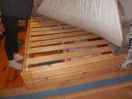 Продам ліжко дерев'яне (матеріал сосна), ліжко в дуже хорошому стані., як н. . фото 5