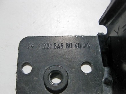 
Кронштейн датчика ударана усилителе переднего бамперA2215458040 Применяется:Mer. . фото 4