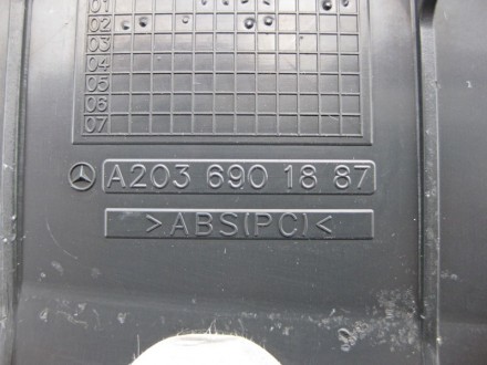 
Накладка проёма багажника нижняя чёрная с хромомуниверсалA2036901887 Применяетс. . фото 4
