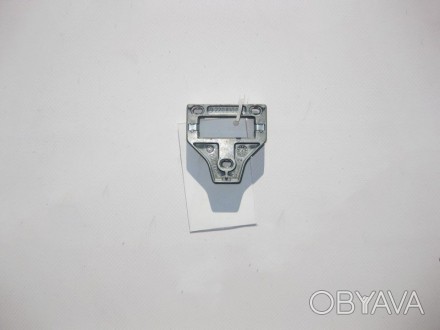 
Крепление - пластина салонного зеркалаA2208100111 Применяется:Mercedes Benz S-c. . фото 1