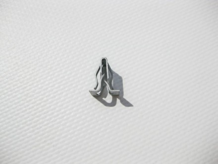 
Удерживающая скоба салонной обшивкиA0009915898 Применяется:Mercedes Benz GL-cla. . фото 5