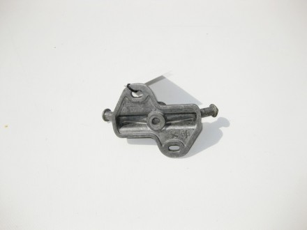 
Алюминиевый кронштейн резинового подвеса глушителя4B0253663E Применяется:Audi A. . фото 5