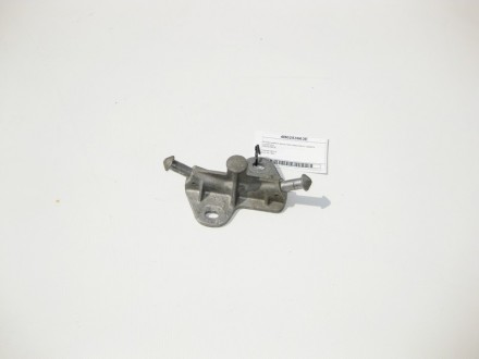 
Алюминиевый кронштейн резинового подвеса глушителя4B0253663E Применяется:Audi A. . фото 2