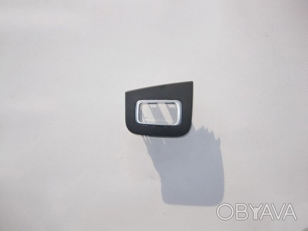 
Накладка кнопки стеклоподъёмника на передней правой дверной картеA2057200212 90. . фото 1