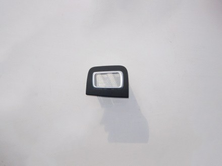 
Накладка кнопки стеклоподъёмникана задней левой дверной картеA2057308101 9051 A. . фото 2