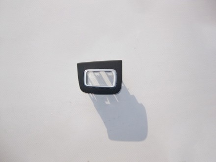 
Накладка кнопки стеклоподъёмникана задней правой дверной картеA2057308201 9051A. . фото 2