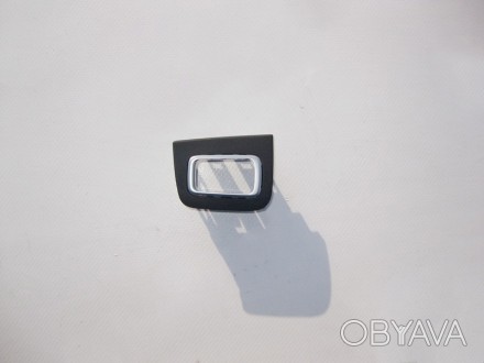 
Накладка кнопки стеклоподъёмникана задней правой дверной картеA2057308201 9051A. . фото 1