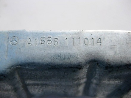 
Кронштейн задней правой потолочной ручки A1668111014 Применяется:Mercedes Benz . . фото 4