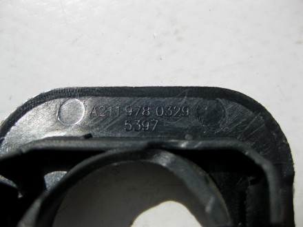 
Кольцевая накладка отверстия направляющей заднего левого подголовникаA211978032. . фото 4