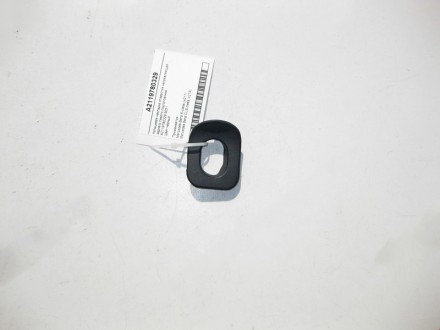
Кольцевая накладка отверстия направляющей заднего левого подголовникаA211978032. . фото 2