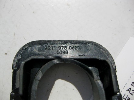 
Кольцевая накладка отверстия направляющей заднего правого подголовникаA21197804. . фото 4