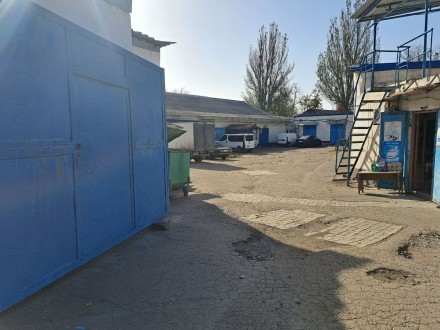 Торговая база площадью 1000 м.кв -патио-17 соток.Расположена на фасадной линии у. Калининский. фото 4