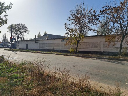 Торговая база площадью 1000 м.кв -патио-17 соток.Расположена на фасадной линии у. Калининский. фото 6