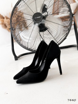 Туфлі жіночі Kadi чорні 7440, розмір 37
Матеріал: екозамша
Колір: чорний
каблук:. . фото 4