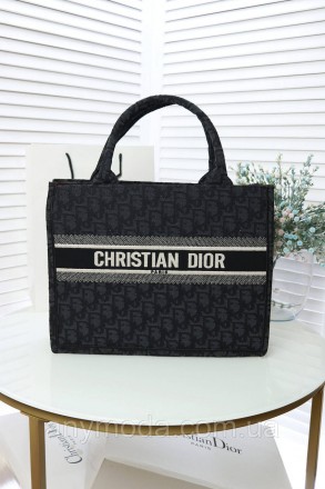 Отличная модная женская сумка Кристиан Диор в одно отделение с подкладкой внутри. . фото 3