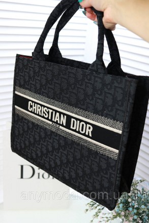 Отличная модная женская сумка Кристиан Диор в одно отделение с подкладкой внутри. . фото 5