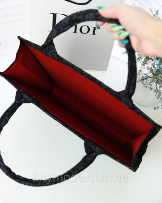 Отличная модная женская сумка Кристиан Диор в одно отделение с подкладкой внутри. . фото 6