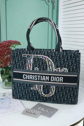Отличная модная женская сумка Кристиан Диор в одно отделение с подкладкой внутри. . фото 2