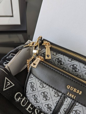 Жіноча сумка Guess ?Прикрашена фірмовим логотипом Guess
Цвет:
сірий
- Фурнітура . . фото 3