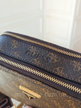 Жіноча сумка Guess ? Виготовлена з якісної шкіри, прикрашена фірмовим логотипом . . фото 4