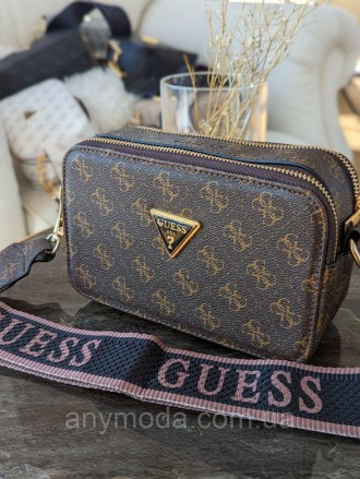 Жіноча сумка Guess ? Виготовлена з якісної шкіри, прикрашена фірмовим логотипом . . фото 2