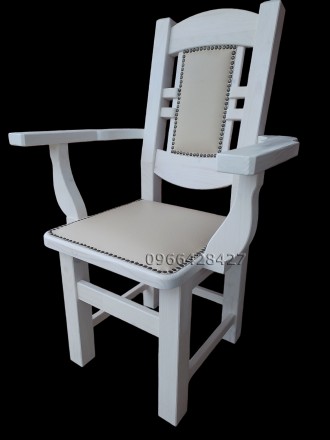 Крепкий и надёжный стул кресло с подлокотником из натуральной древесины выполнен. . фото 3