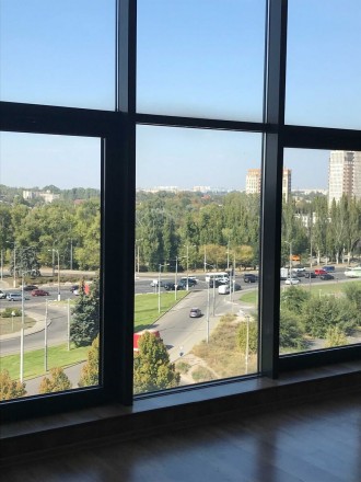 Сдам в аренду офис видовой 84м2 в МФЦ Вавилон с витражными окнами на р. Днепр. 
. . фото 3