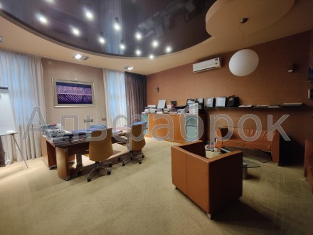 Продаж офісу в історичному цетрі м. Києва площею 90+25 кв.метрів. В відомому буд. Центр. фото 19