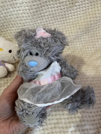 Милі відомі іграшки для дівчинки 
Ведмедик Тедді у сукні
Киця Hello Kitty

Р. . фото 11