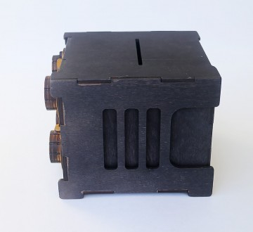 Эксклюзивная сувенирная копилка в виде квадратного сейфа с кодовым замком. Этот . . фото 4