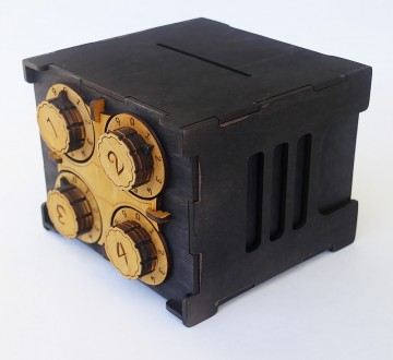 Эксклюзивная сувенирная копилка в виде квадратного сейфа с кодовым замком. Этот . . фото 3