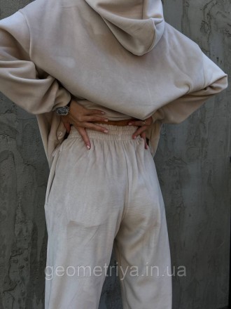 
Велюровий жіночий костюм двосторонній
Заміри: 
S: ОГ до 100 см, талія 66-72 см,. . фото 10