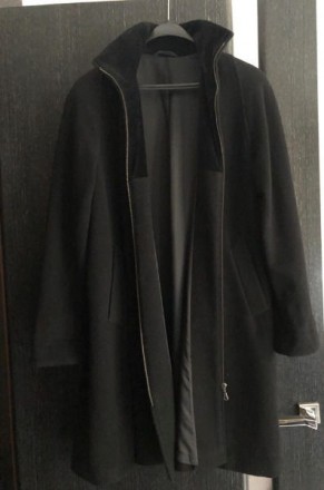 Продаю демисезонное пальто-клёш чёрного цвета, на молнии, манжеты отворачиваются. . фото 2